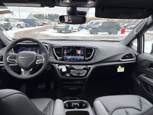 New 2026 Chrysler Pacifica Select image 15