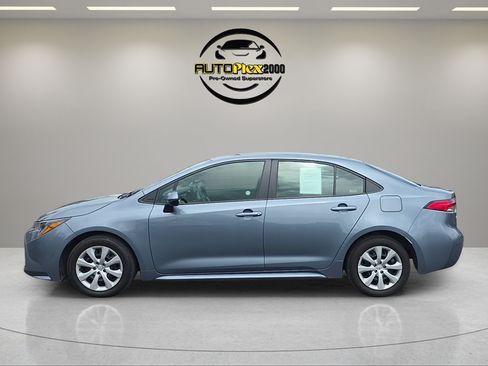 Used 2025 Toyota Corolla LE FWD image 4