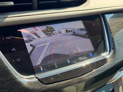 Used 2023 Cadillac XT6 Premium Luxury w/ Technology Package FWD image 32