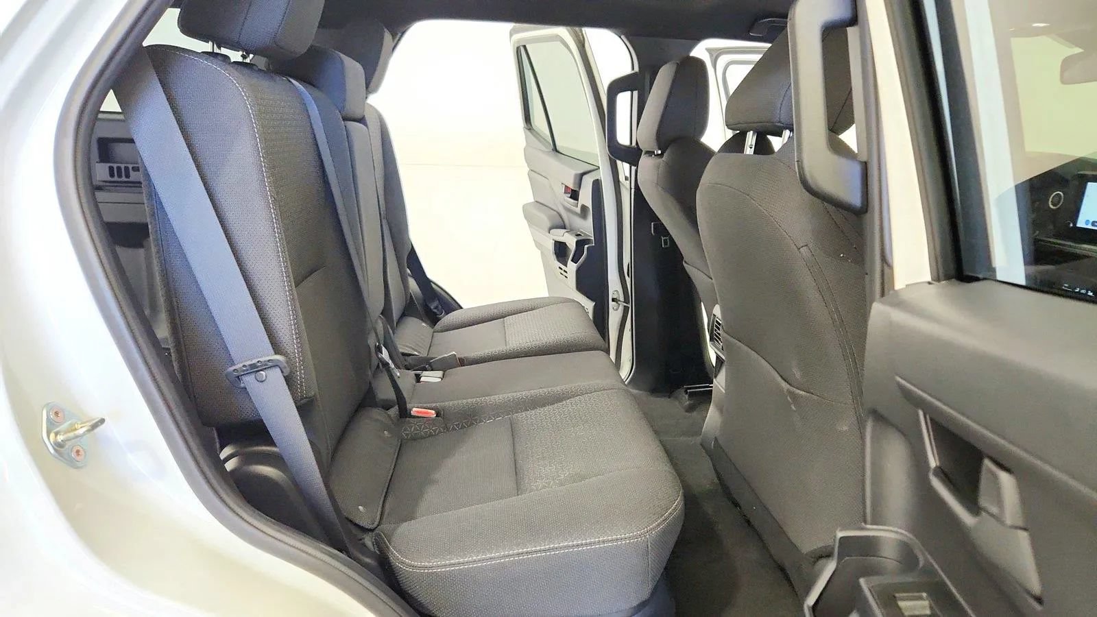Used 2025 Toyota 4Runner SR5 AWD/4WD image 29