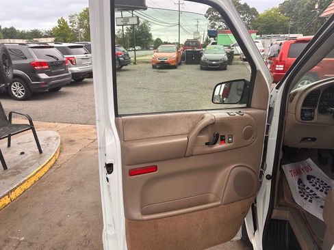 Used 2004 Chevrolet Astro w/ LS Preferred Equipment Group RWD image 11