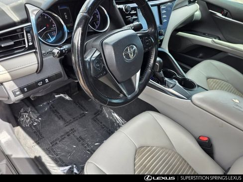 Used 2019 Toyota Camry SE FWD image 13