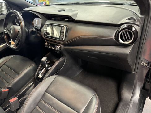 Used 2019 Nissan Kicks SR w/ SR Premium Package image 13