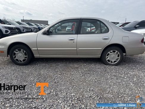 Used 1996 Nissan Altima GXE image 2