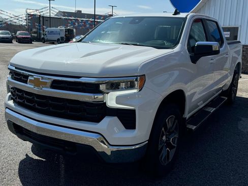 Used 2022 Chevrolet Silverado 1500 LT AWD/4WD image 3