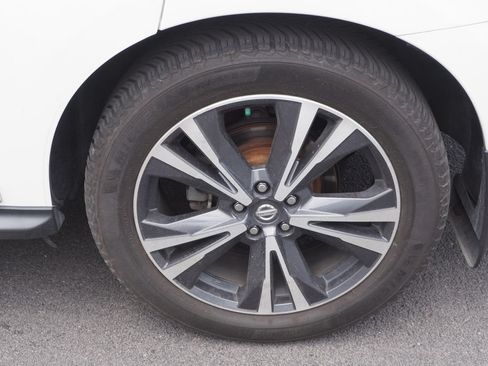 Used 2019 Nissan Pathfinder Platinum AWD/4WD image 9