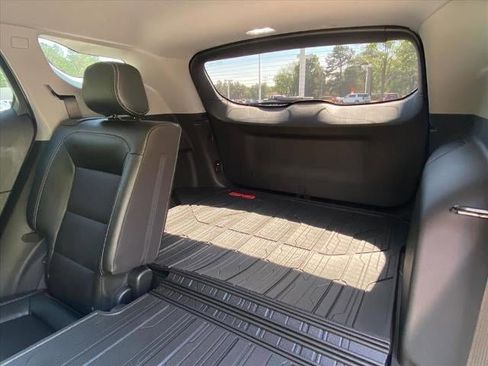Used 2023 GMC Terrain SLT w/ Infotainment Package II FWD image 27