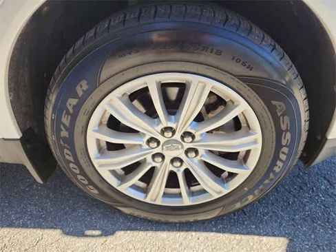 Used 2017 Cadillac XT5 FWD image 12