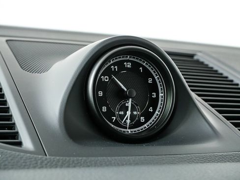 Certified 2025 Porsche Macan image 14