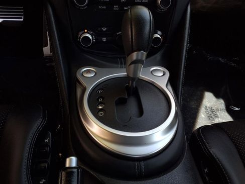 Used 2013 Nissan 370Z Touring RWD image 9