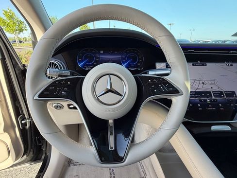 Used 2023 Mercedes-Benz EQS 580 4MATIC SUV image 23