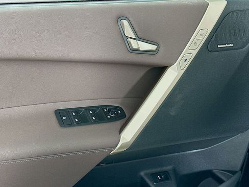 Used 2026 BMW iX xDrive60 w/ Premium Package image 20