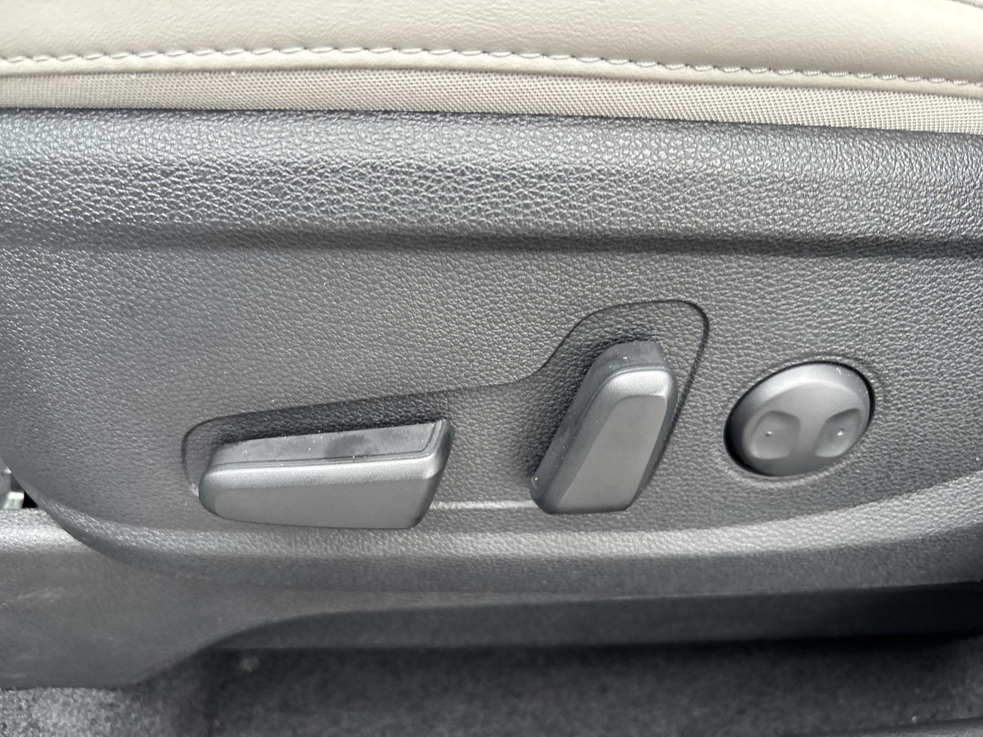 Used 2025 Kia Telluride S FWD image 14
