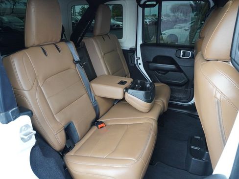 Used 2022 Jeep Wrangler Unlimited Sahara image 10