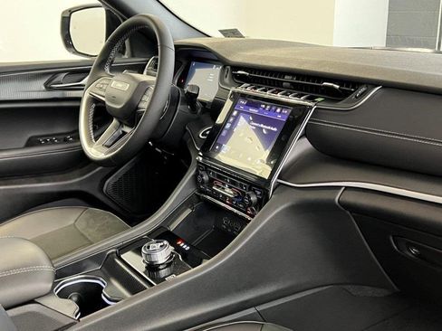 New 2025 Jeep Grand Cherokee L Altitude image 7