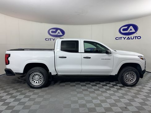 Used 2023 Chevrolet Colorado W/T RWD image 2