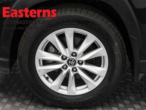 Used 2022 Toyota Corolla Cross LE image 32