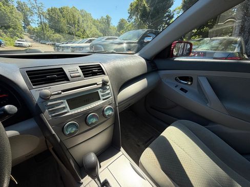 Used 2009 Toyota Camry LE FWD image 22