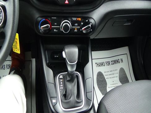 Used 2025 Kia Soul LX w/ LX Technology Package image 21