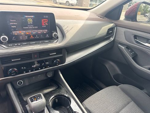 Used 2023 Nissan Rogue SV FWD image 17