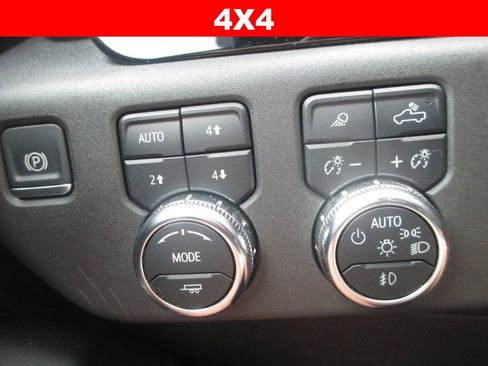 Used 2024 GMC Sierra 1500 SLT w/ SLT Premium Plus Package AWD/4WD image 33