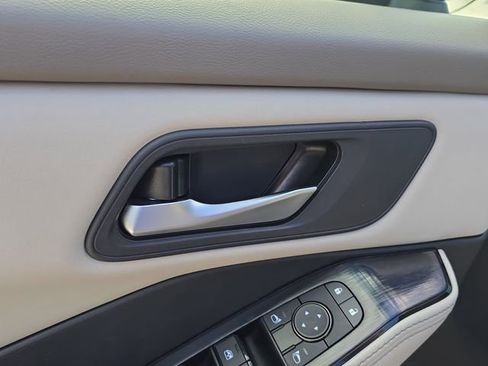 Certified 2025 Nissan Rogue SV FWD image 19