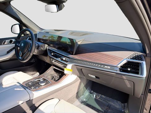 New 2026 BMW X5 xDrive50e w/ Climate Comfort Package image 15