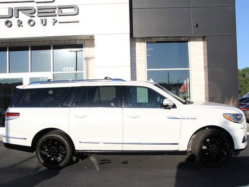 Used 2022 Lincoln Navigator L Reserve AWD/4WD image 9
