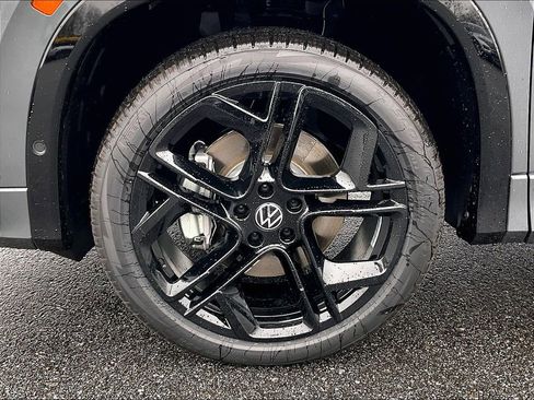 New 2026 Volkswagen Tiguan SE R-Line image 8