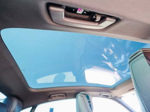 Certified 2021 Porsche Taycan image 29