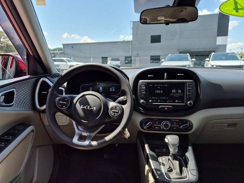 Used 2024 Kia Soul LX w/ Option Group 015 FWD image 13