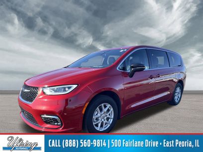 Used 2025 Chrysler Pacifica Select