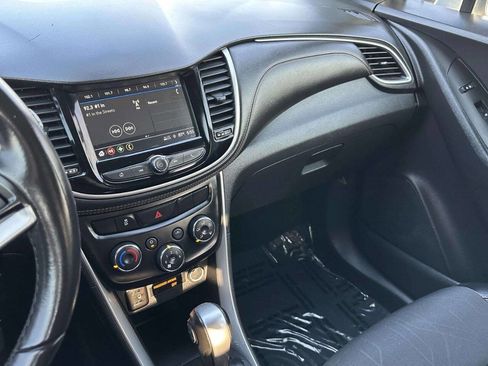 Used 2019 Chevrolet Trax LT w/ LT Convenience Package image 29