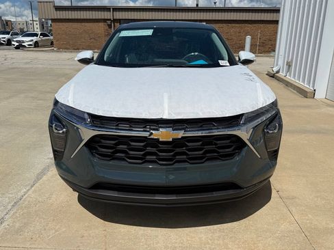 New 2026 Chevrolet Trax LS w/ LS Convenience Package FWD image 3
