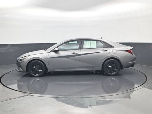 Used 2022 Hyundai Elantra SEL w/ Convenience Package FWD image 8