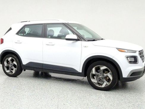 Used 2021 Hyundai Venue SEL w/ Cargo Package image 3
