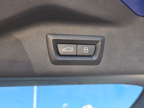 Used 2025 BMW X7 M60i w/ Executive Package image 9