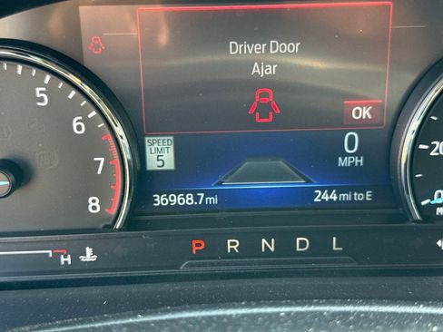 Used 2022 Ford Explorer Limited w/ Equipment Group 301A RWD image 22