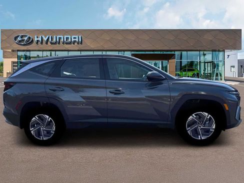 New 2026 Hyundai Tucson Blue SE image 9