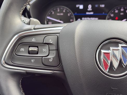 Used 2022 Buick Envision Essence w/ Technology Package I image 10