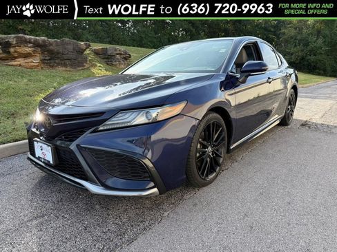 Used 2022 Toyota Camry XSE FWD image 1