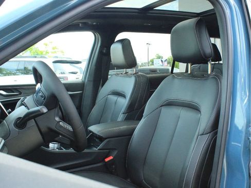 New 2026 Jeep Grand Cherokee L Limited w/ Limited Altitude Package AWD/4WD image 10