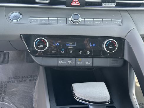 Used 2024 Hyundai Elantra SEL image 30