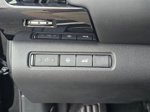 New 2025 Nissan Pathfinder SV w/ SV Premium Package image 36