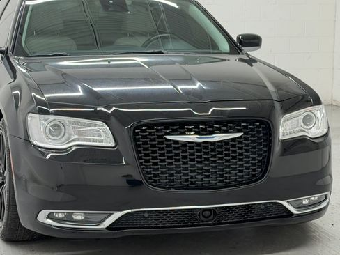 Used 2017 Chrysler 300 C w/ Safetytec Plus Group RWD image 38