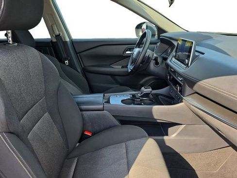 Used 2025 Nissan Rogue SV FWD image 17