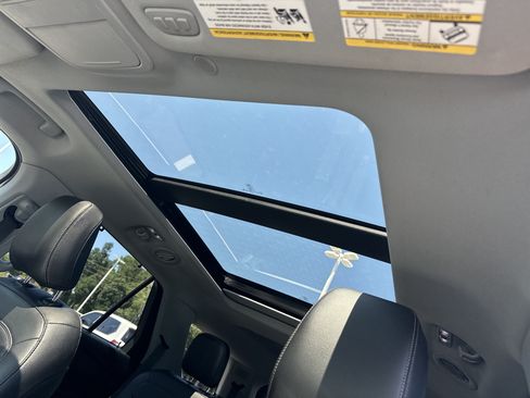 Used 2023 Ford Explorer Limited w/ Limited Technology Package RWD image 33