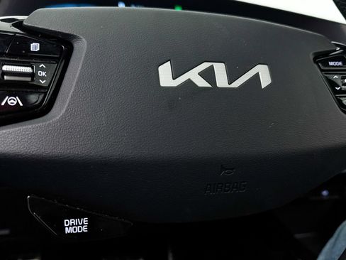 Used 2025 Kia Niro EX Touring FWD image 9