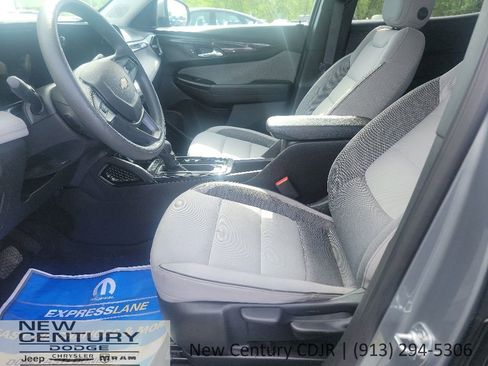 Used 2025 Chevrolet TrailBlazer LT AWD/4WD image 11