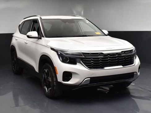 Certified 2025 Kia Seltos S FWD image 2